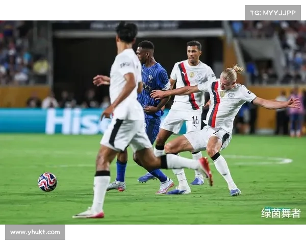 曼城完美掌控比赛，优势明显