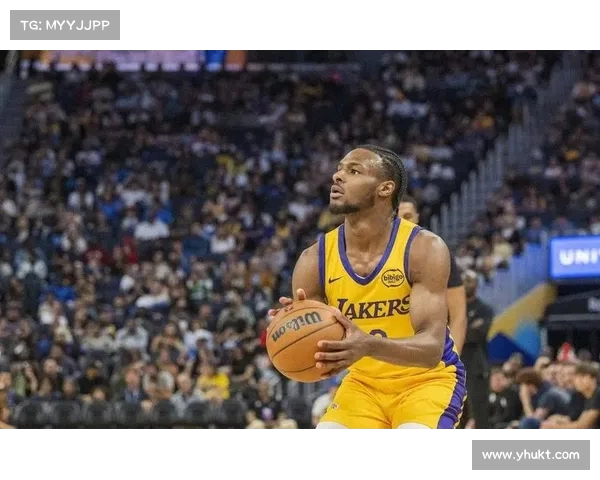 新帅雷迪克再度现身湖人夏联赛场，聚焦湖人VS凯尔特人对抗(雷迪克交易湖人)