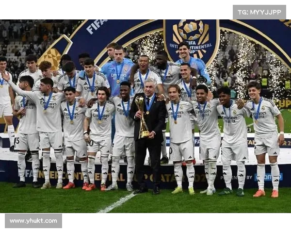 皇马球员展现高水平配合,轻松斩获三分! 皇马球员展现高水平配合,轻松斩获三分!