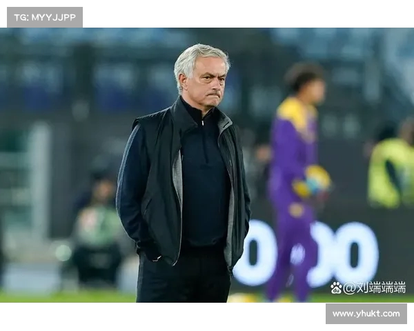 穆里尼奥提前到达费内巴切，引发球迷与媒体热议